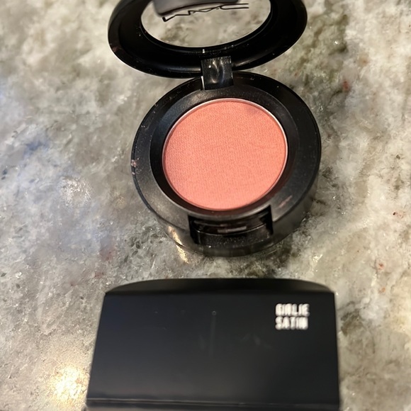 NIB - MAC - SATIN Eyeshadow - GIRLIE - Picture 8 of 16